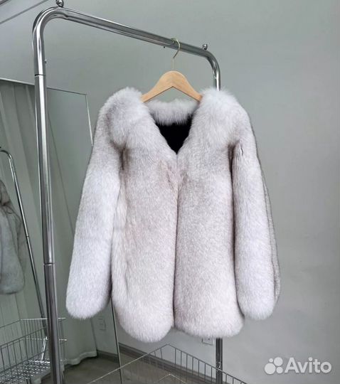 Шуба из арктической лисы белая