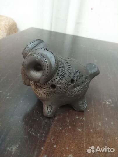 Глиняная игрушка - свистулька барашек