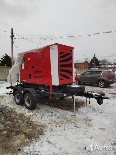 Дизельный генератор 200 кВт в защитном кожухе