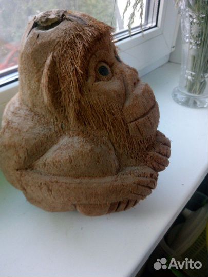 Шкатулка из большого кокосового ореха