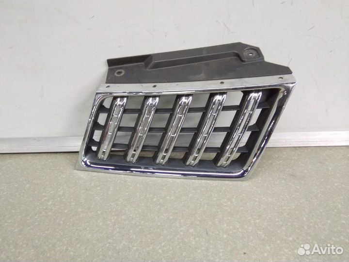 Решетка радиатора Mitsubishi Pajero Montero Sport