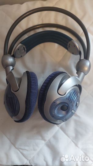 Беспроводные наушники Philips на блок-базе