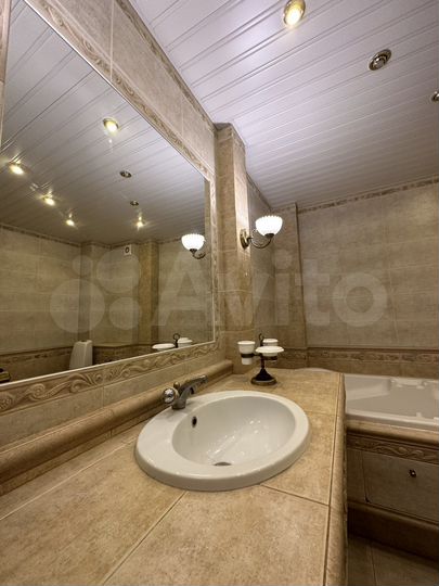 3-к. квартира, 90 м², 2/5 эт.