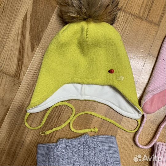 Шапки, манишки для девочки