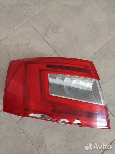 Фонарь задний левый оригинальный б/у