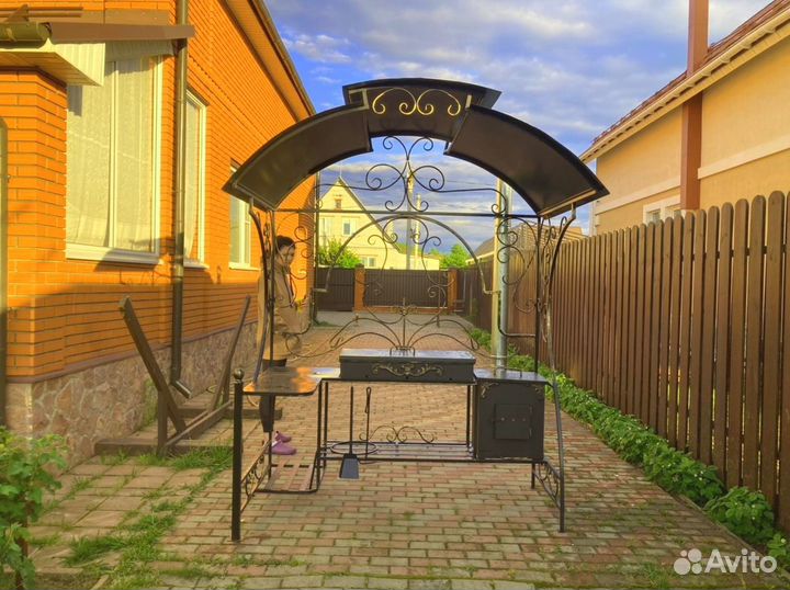 Кованый мангал с крышей