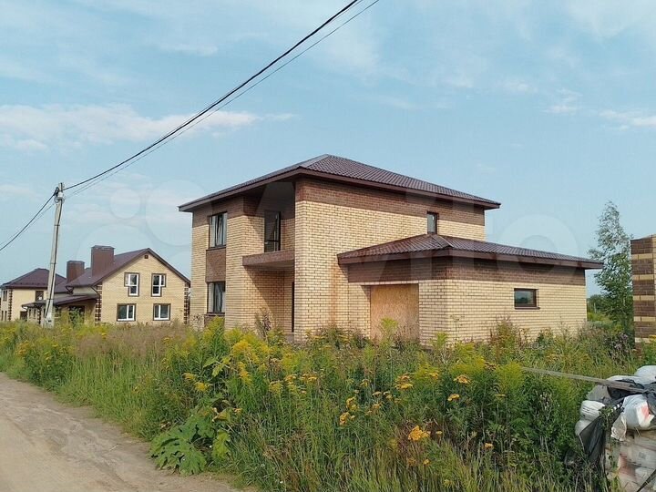 Дом 242 м² на участке 9 сот.