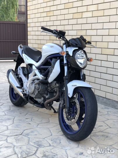 Suzuki Gladius 400 ABS