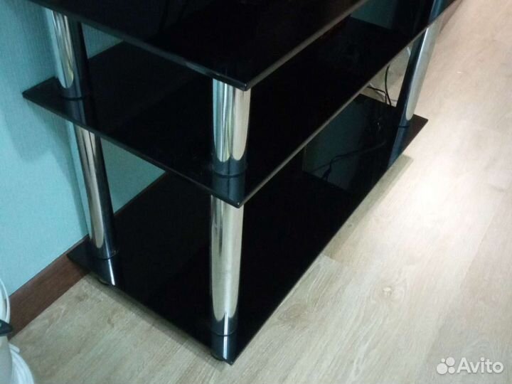 Стеклянная тумба под тв