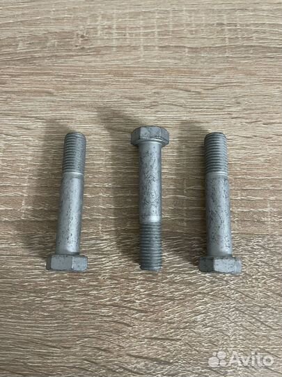 Новый оригинальный болт на BMW 26117540333