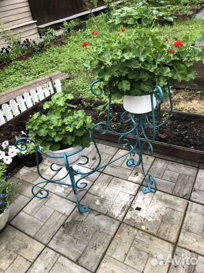 Подставка под цветы кованая