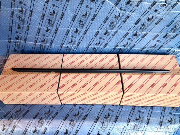 Молдинг двери задний левый Toyota Rav4 XA50