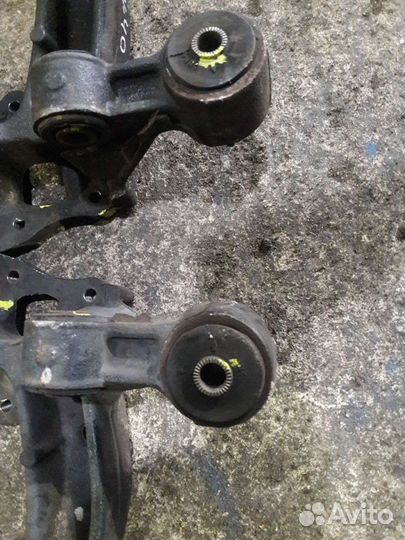 Кулак задний левый тойота камри 40,50,55