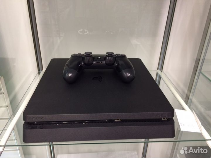 Sony PlayStation 4 (CUH-2108) 1tb + игра
