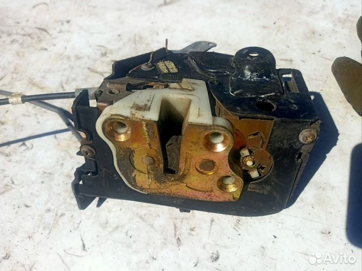 Замок двери передний левый Mazda 6 GG