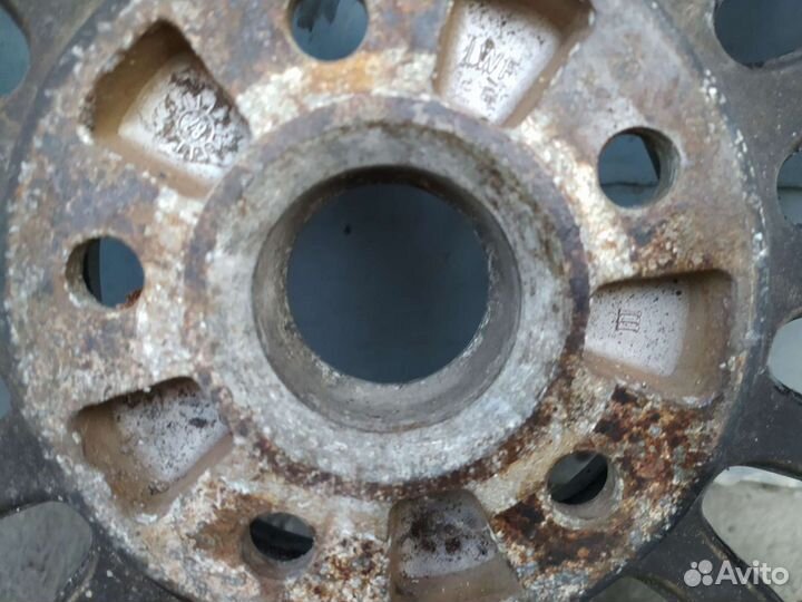 Диск с резиной r15 на Audi Volkswagen