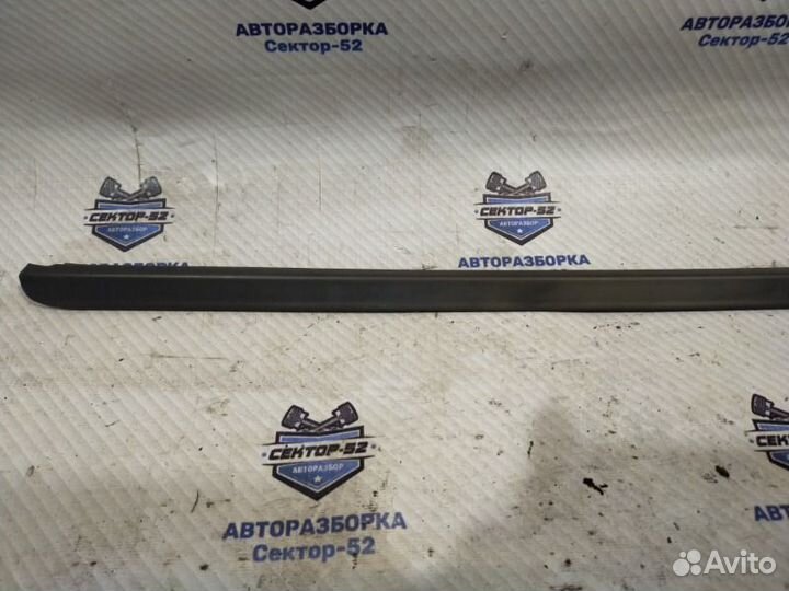 Уплотнитель стекла двери передний Renault Sandero