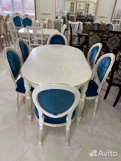 Стол и стулья