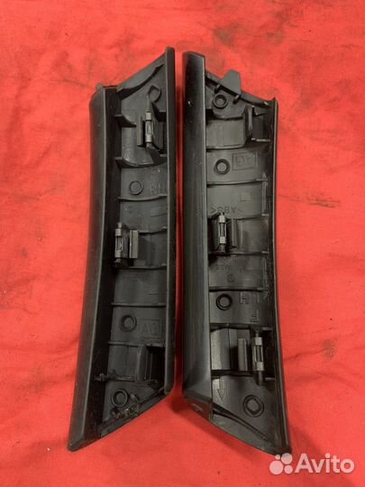 Внутренняя русючка двери Subaru Outback B13