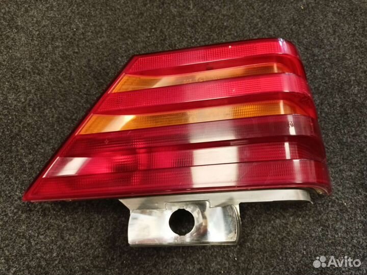 Задний фонарь правый mercedes W140
