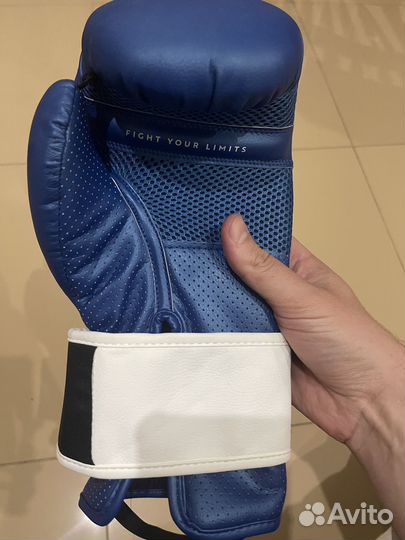 Перчатки для кикбоксинга