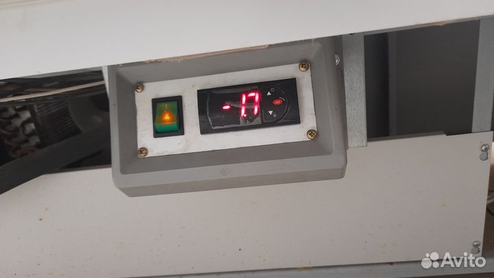 Продаётся универсальная витрина мхм, бонета F2000b