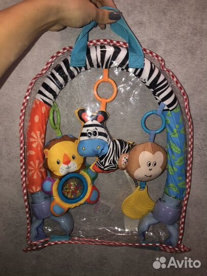 Дуга с игрушками