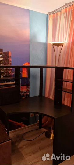 Письменый стол IKEA Micke (угловой)