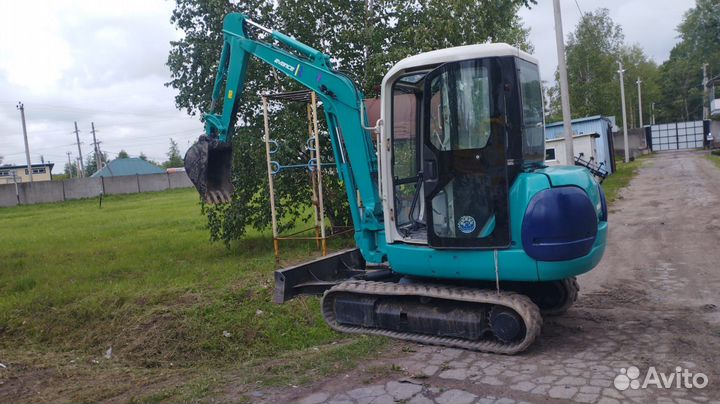 Самосвал и экскаватор