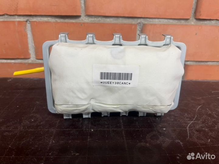 Подушка безопасности пассажира Mitsubishi