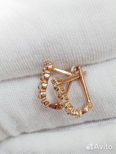 Серьги с синтетическим камнем Золото