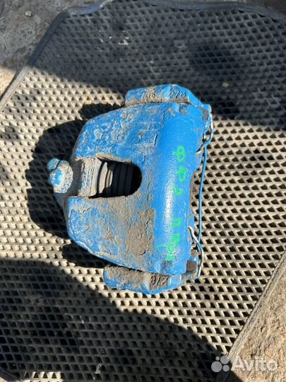 Суппорт передний левый правый Форд Фокус 2 1.6