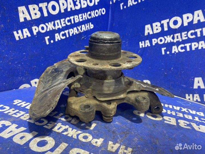 Передний левый поворотный кулак Mercedes-Benz W203