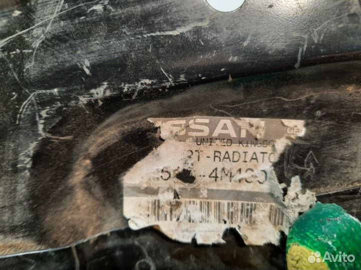 Панель передняя (телевизор) передний Nissan Almera