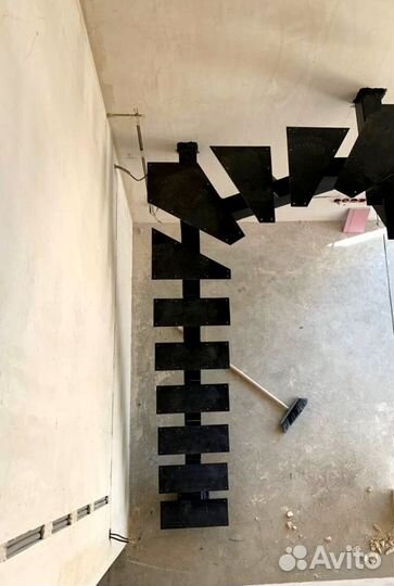 Лестница для коттеджа на заказ