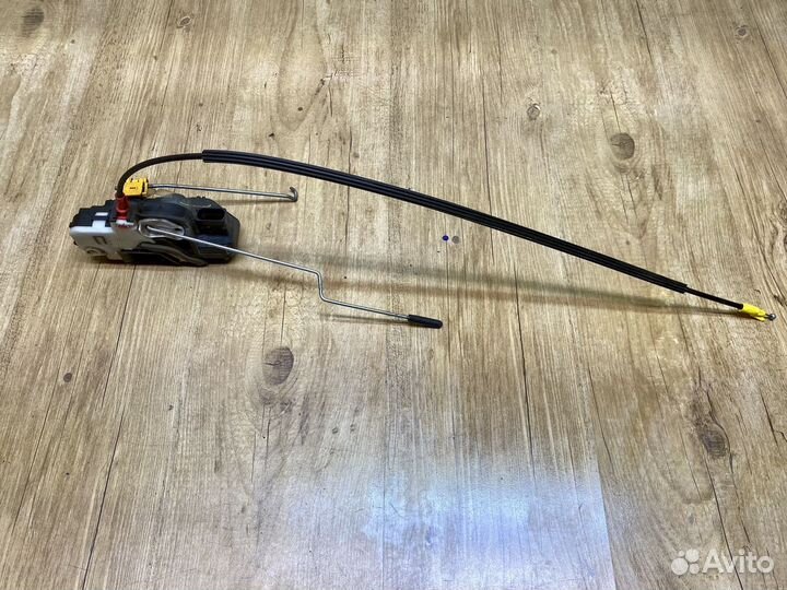 Замок двери передний правый Opel Astra J GTC