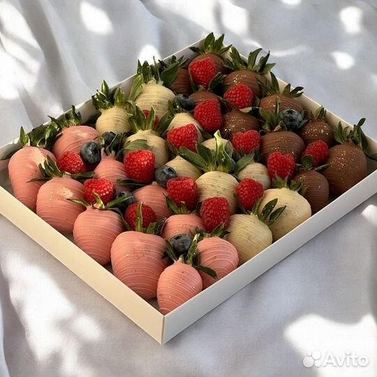 Клубника в шоколаде букеты и наборы на новый год