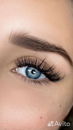 Наращивание ресниц, оформление бровей