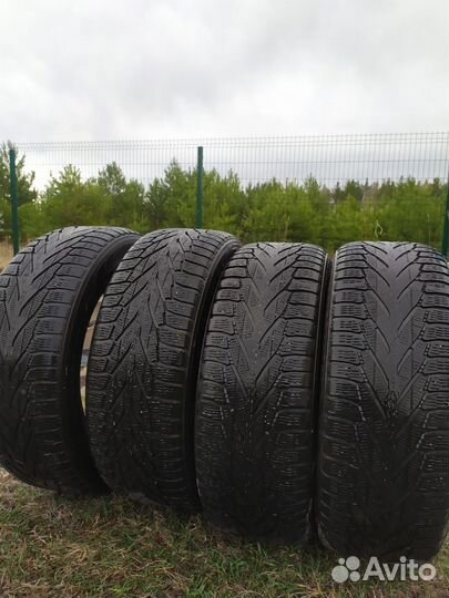 Nokian Tyres Hakkapeliitta R2 SUV 235/60 R18