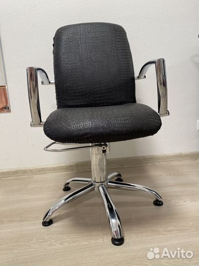 Парикмахерское кресло бу