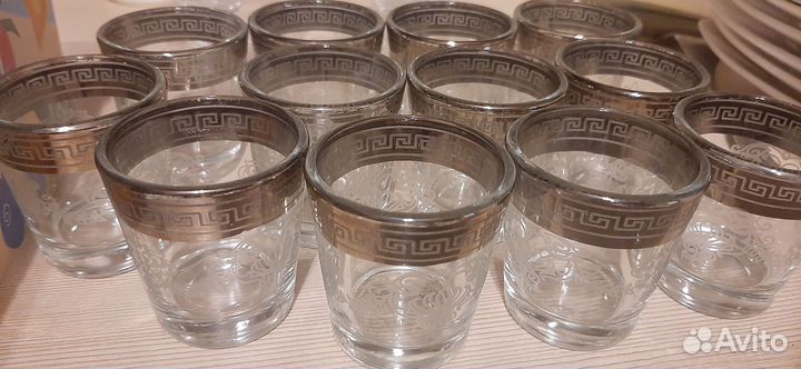 Стаканы 10 и рюмки 12