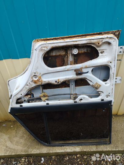 Двери ваз 2107,водительской нет