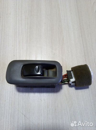 Кнопка стеклоподъемника задняя правая Kia Sportage