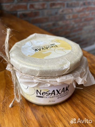 Арахисовая паста, гранола, орешки, подарки