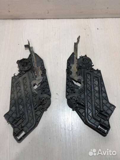 Кронштейн крепления фары Skoda Octavia A5