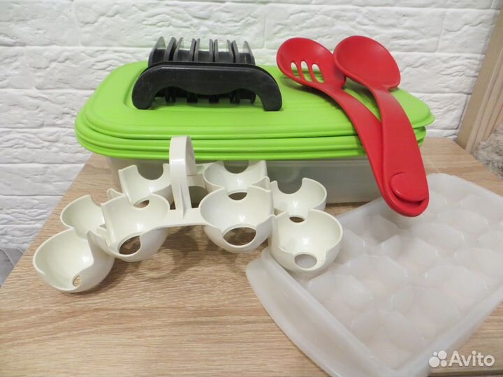 Контейнеры и др кухонная утварь (всё пластик)