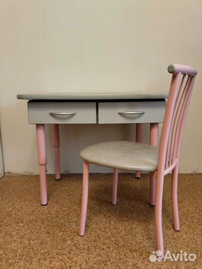 Детский стол и стул