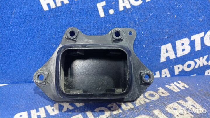 Кронштейн усилителя переднего бампера