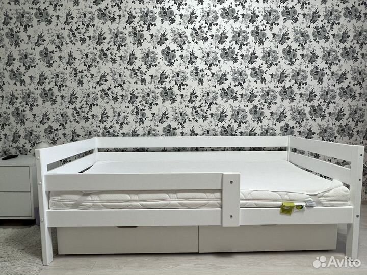 Детская кровать с матрасом