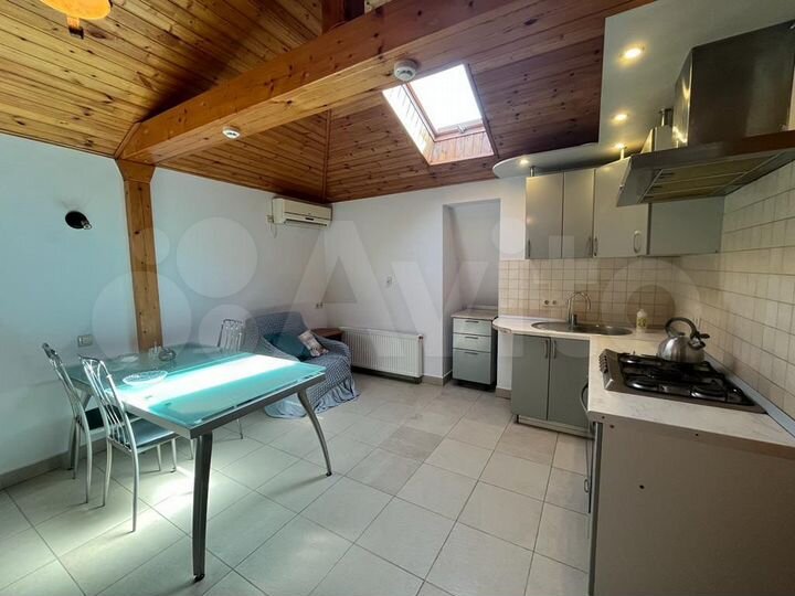 2-к. квартира, 40 м², 3/3 эт.